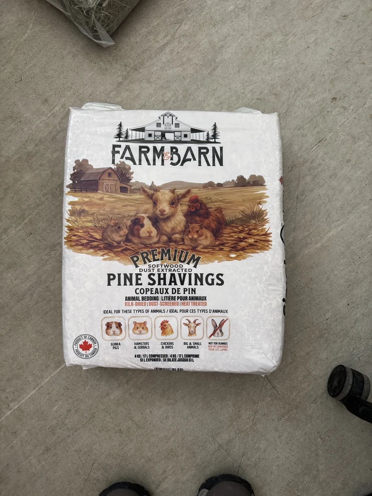 Farm & Barn Simply Shavings Premium Pine Shavings 4 kg bag, front label