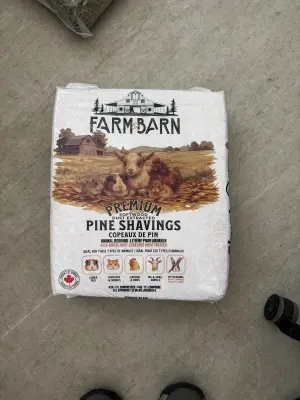 Farm & Barn Simply Shavings Premium Pine Shavings 4 kg bag, front label