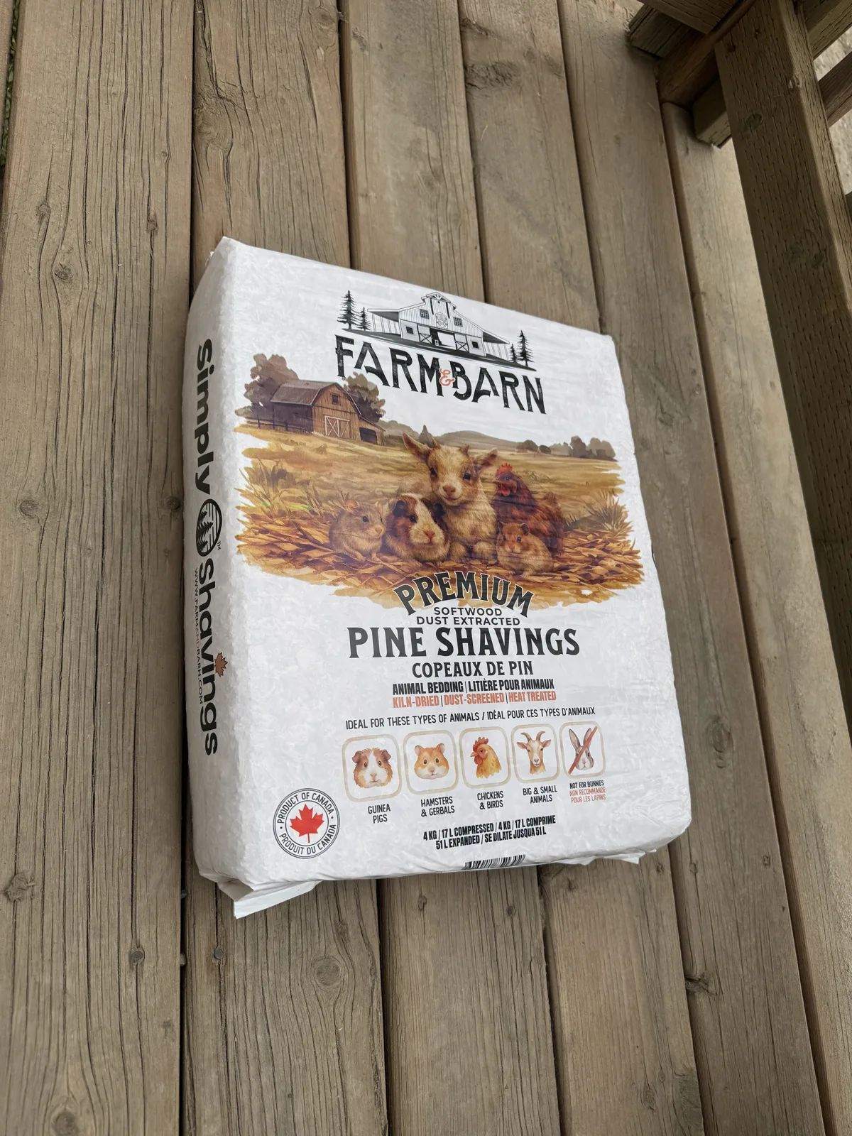 Farm & Barn Premium Pine Shavings 4 kg bag showing the animal suitability icons and 17 L compressed, expands to 51 L bag size