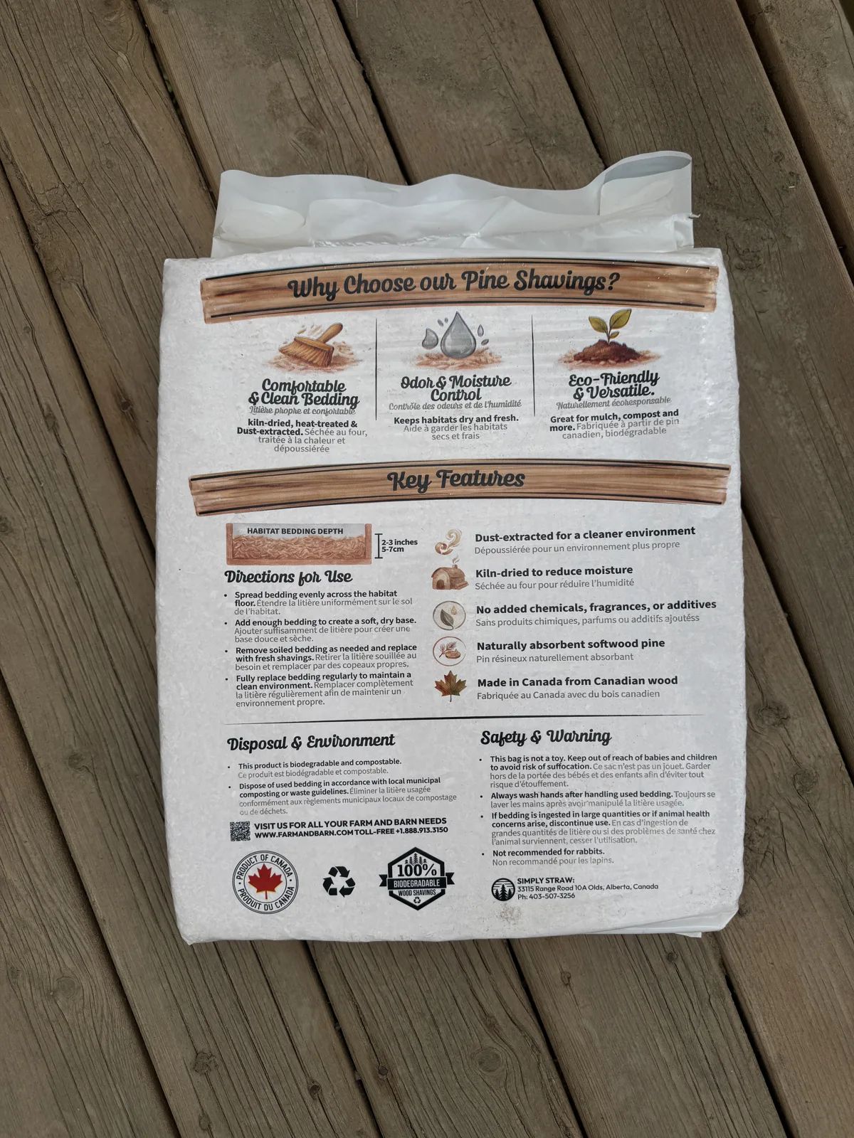 Back label of the Farm & Barn Premium Pine Shavings bag with features and directions for use